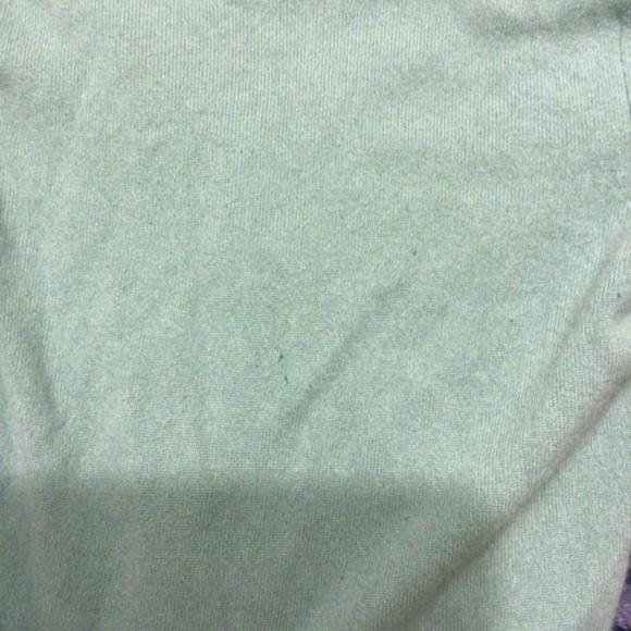 Neiman Marcus 100% cashmere sweater size s back has 2 small holes - Picture 2 of 2